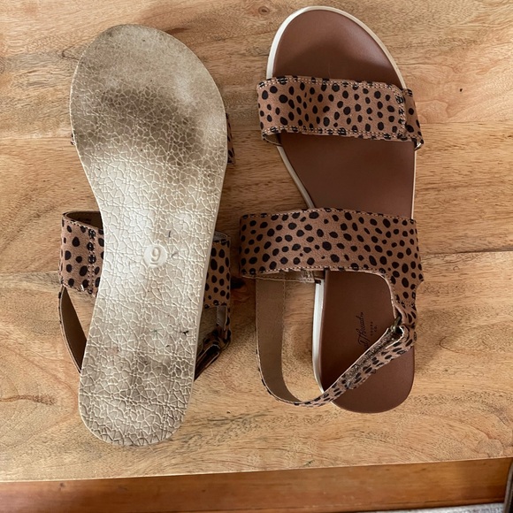 Universal thread Womens sandal - Picture 2 of 3